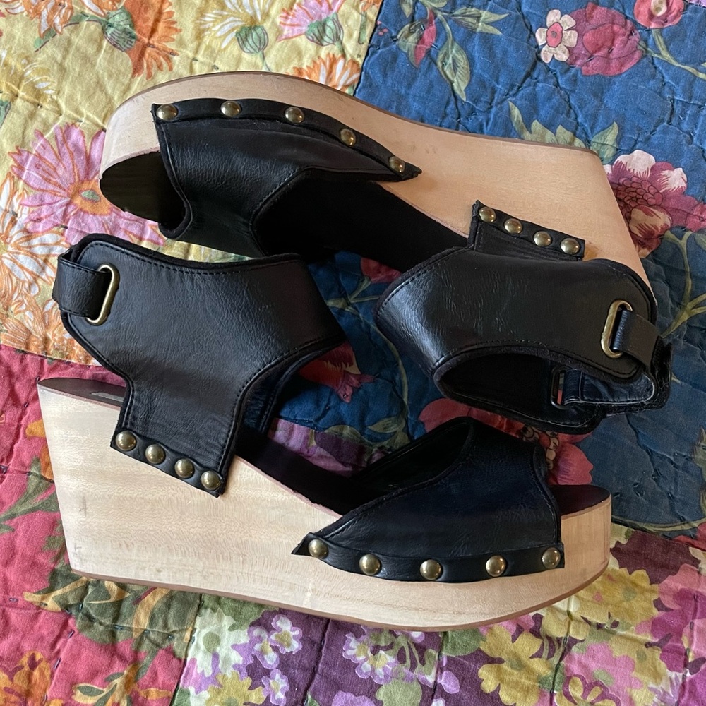 Ecote clog sandals